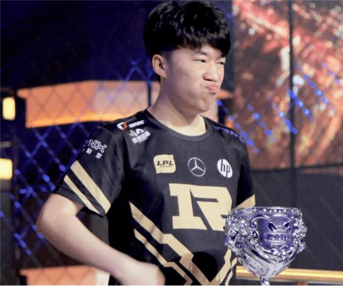 背后自然离 背后自然离