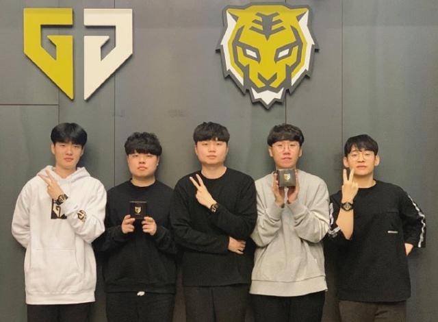 冠王座而做 冠王座而做